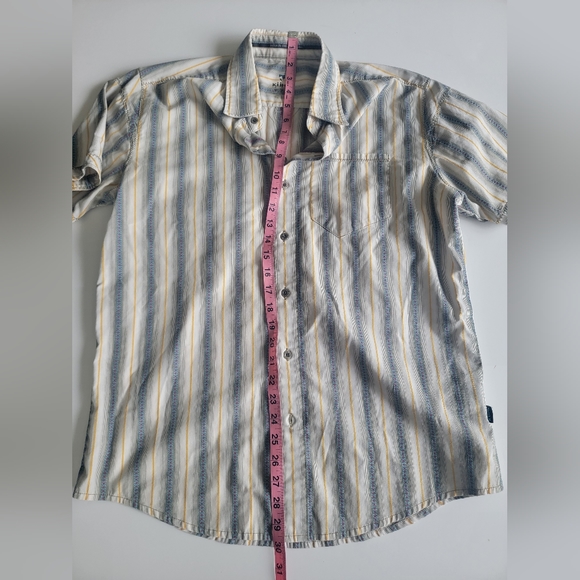 Kuhl Vertical Stripe Button Down Short Sleeve Shirt Size M - Picture 8 of 10